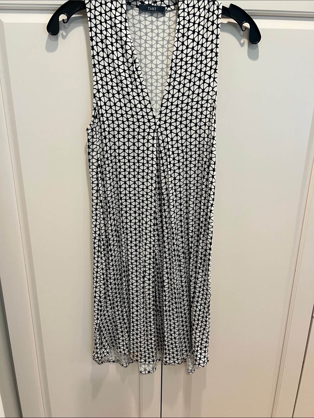 Tart Black and White Geometric V-Neck Sleeveless Dress